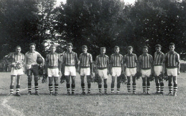 Momčad Banovca i golman Petar Davidović u Glini, 6. kolovoza 1955.