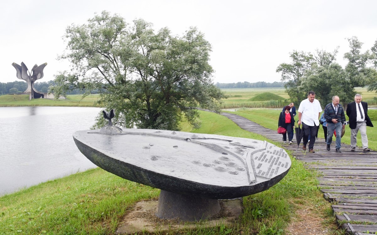 Large jasenovac