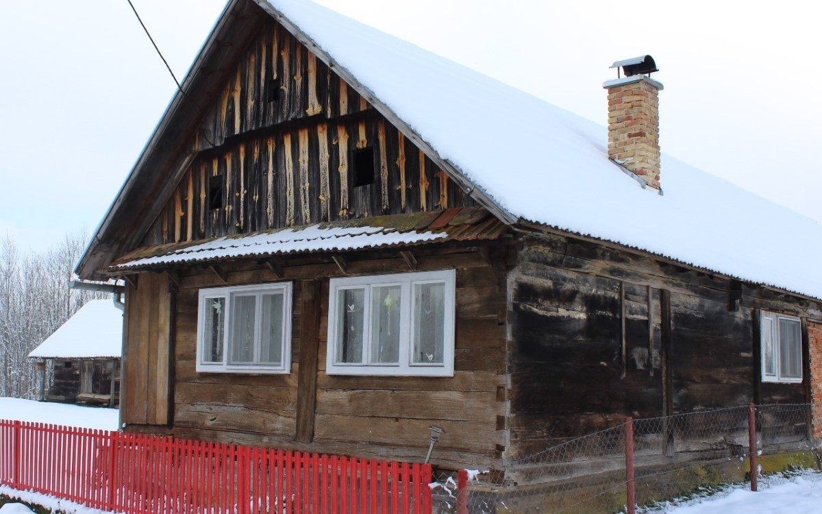 Large kuca u selu balinac poslije potresa