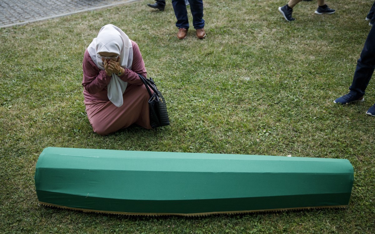 Large srebrenica