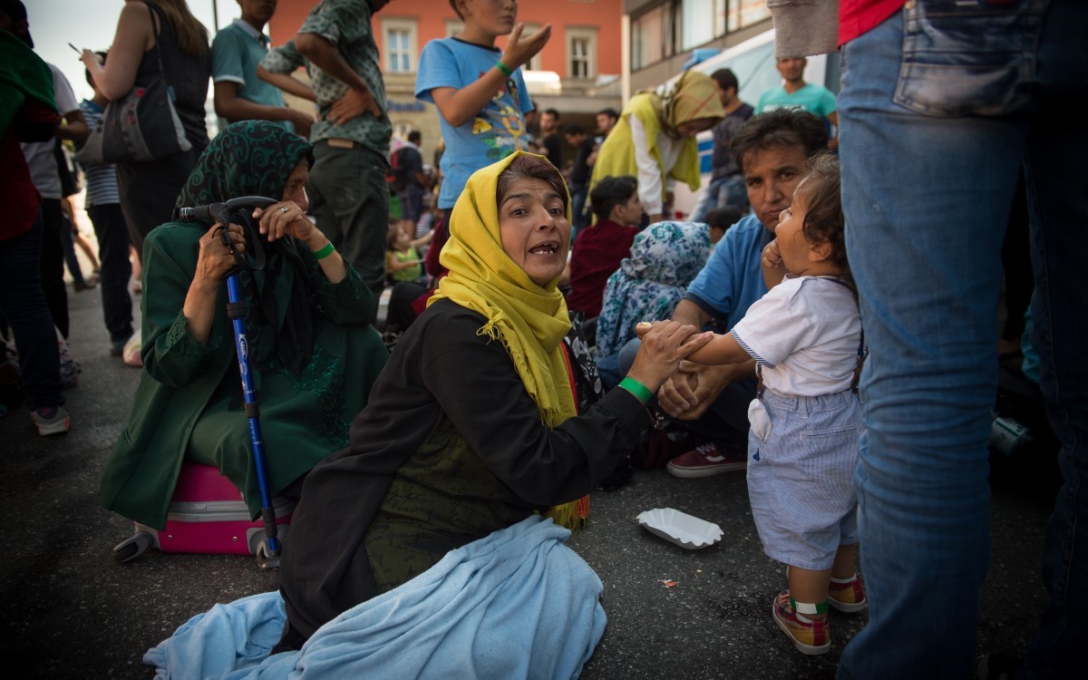 Large afganistan izbjeglice peter kneffel  dpa