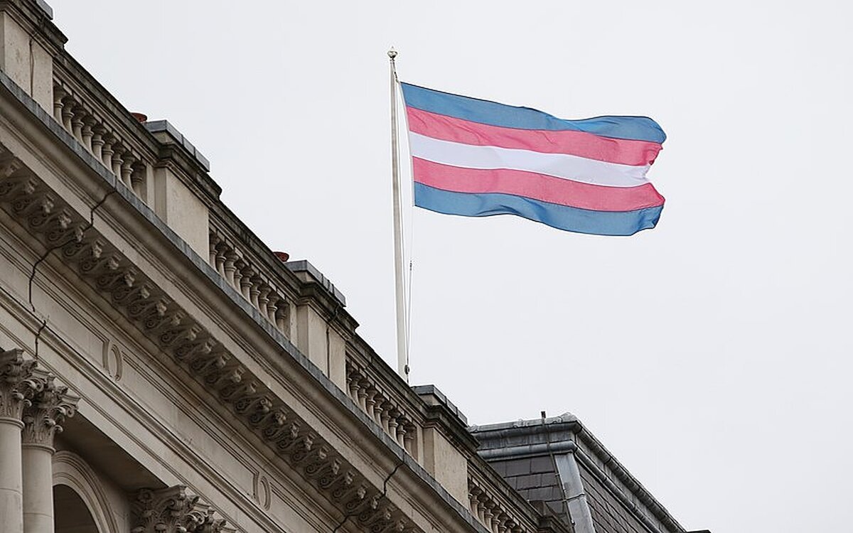 Large rsz 3800px transgender pride flag 37827573944v1