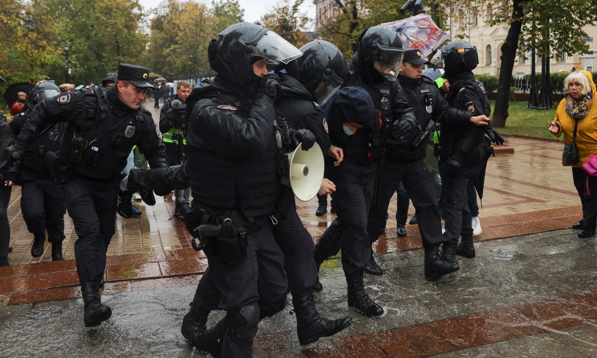 Large moskva demonstracije protiv mobilizacije reuters