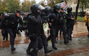 Small moskva demonstracije protiv mobilizacije reuters