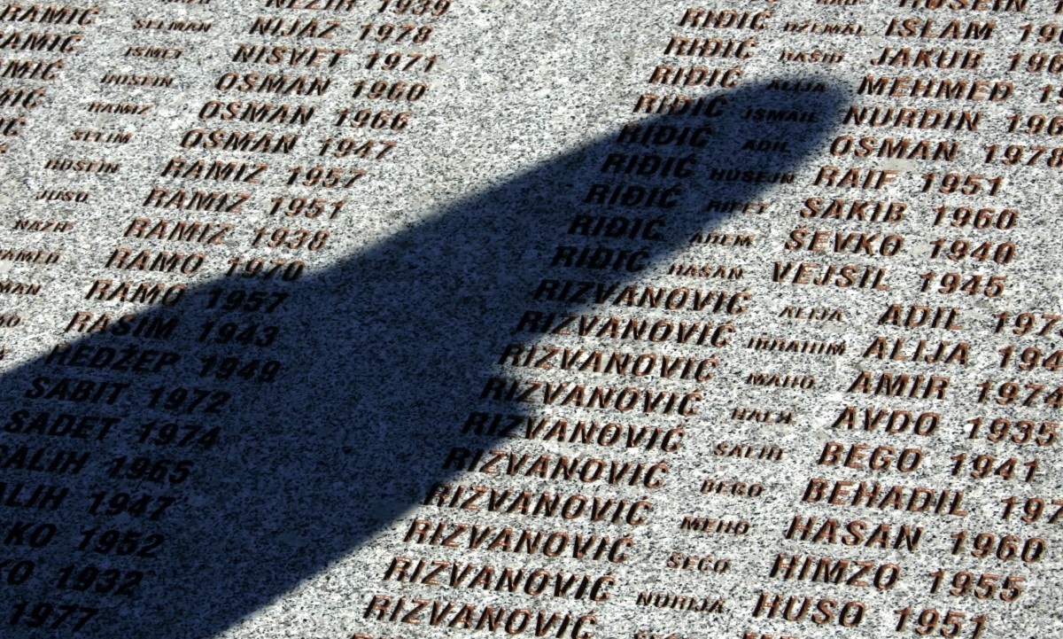 Large srebrenica