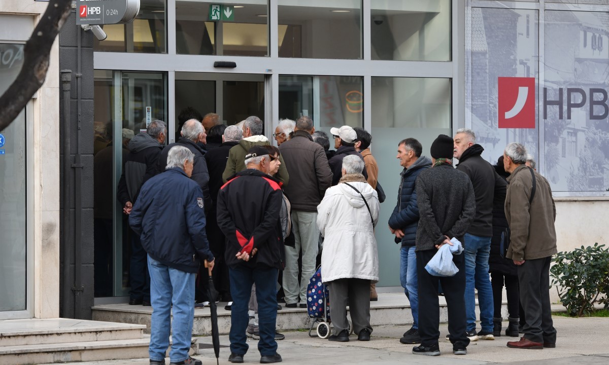Large mirovine hrvoje jelavi%c4%87
