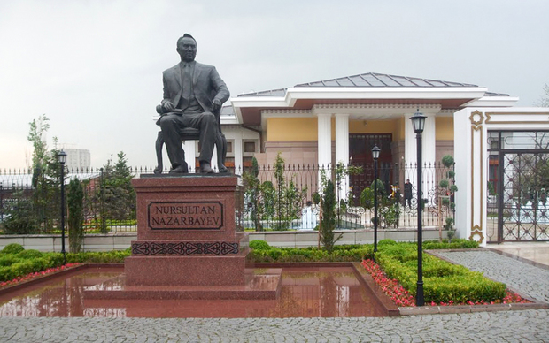 Spomenik Nazarbajevu u Ankari (Foto: LoudHmen/Wikimedia)