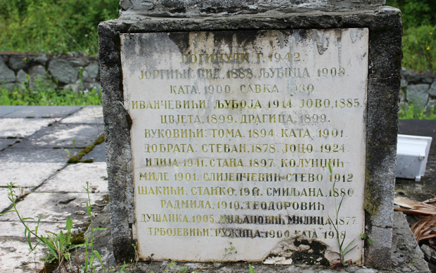 Ploča s imenima Lisičana stradalih 1942. godine