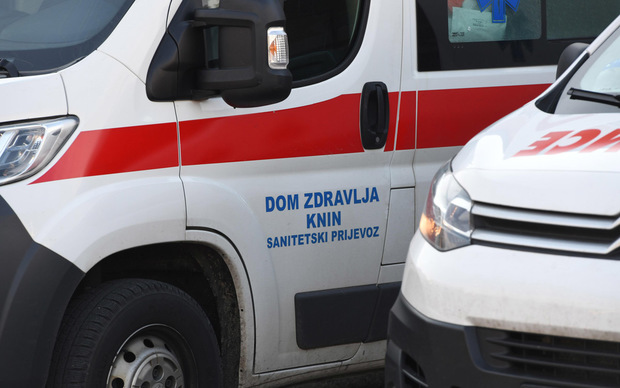 Popovanje umjesto javnozdravstvene usluge u Kninu (Foto: Hrvoje Jelavić/PIXSELL)