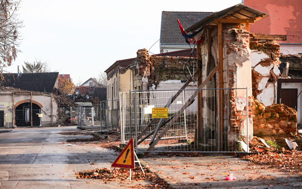 Obnova na čekanju – Petrinja (Foto: Marin Tironi/PIXSELL)