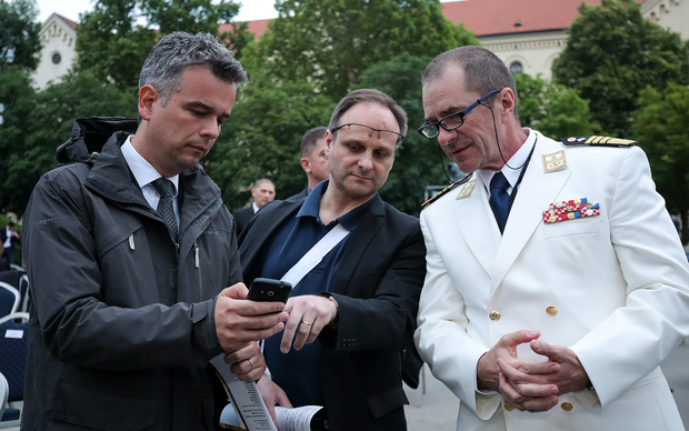 Povjerenstvo vode premijerov predstojnik Zvonimir Frka Petešić i admiral Robert Hranj 