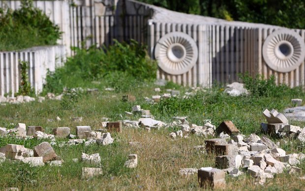 Posljednja, temeljita devastacija Partizanskog groblja (Foto: Denis Kapetanović/PIXSELL)
