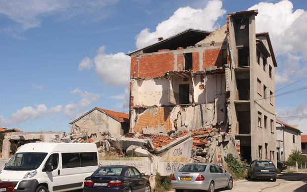 Godinama nakon opisanih događaja gradska vlast donijela je odluku o uklanjanju "opasnih ruševina" (Foto: Dino Stanin/PIXSELL)