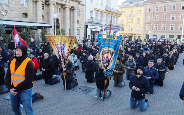 Klečavci su zauzeli gradske trgove (Foto: Željko Hladika/PIXSELL)