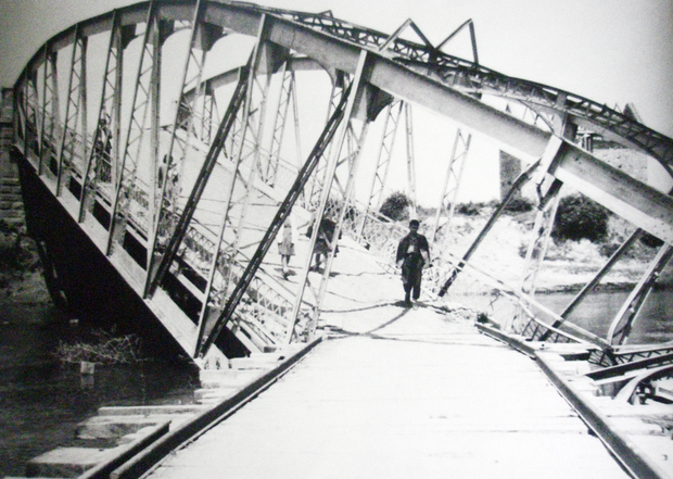 U ratu porušeni most na Glini 1945.