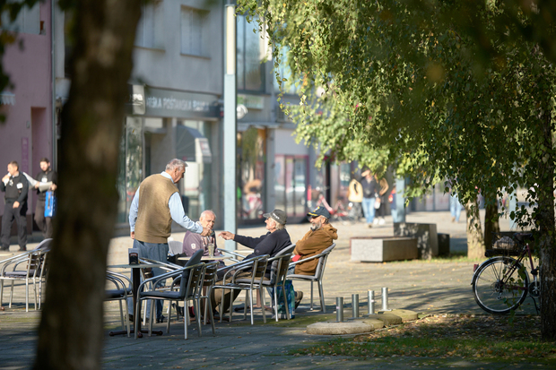 Predrag Stojanović na korzu ispred kafića (Foto: Sandro Lendler)