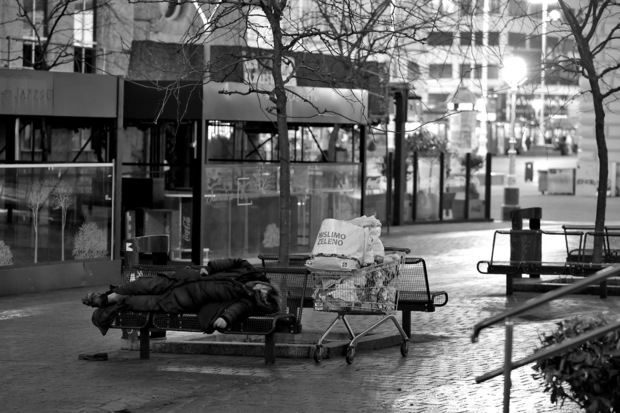 Beskućništvo je ekstremni oblik siromaštva – prizor iz Zagreba (Foto: Patrik Macek/PIXSELL)