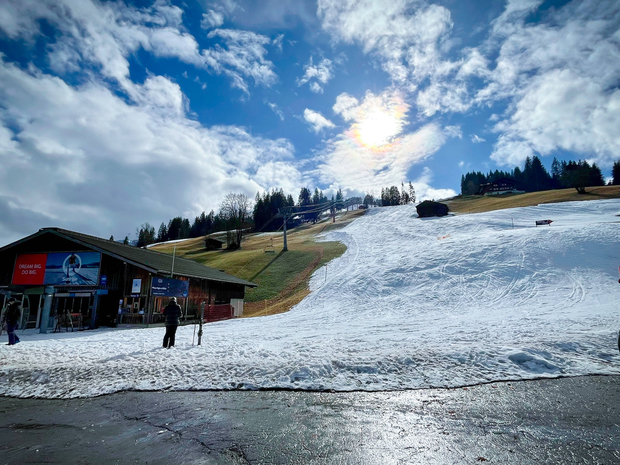 Nema snijega u švicarskom Gstaadtu – globalno zatopljenje utječe na Alpe koje vodom opskrbljuju neke od najvažnijih europskih rijeka (Foto: Maria Seehofer/ImagoStock&People/PIXSELL)