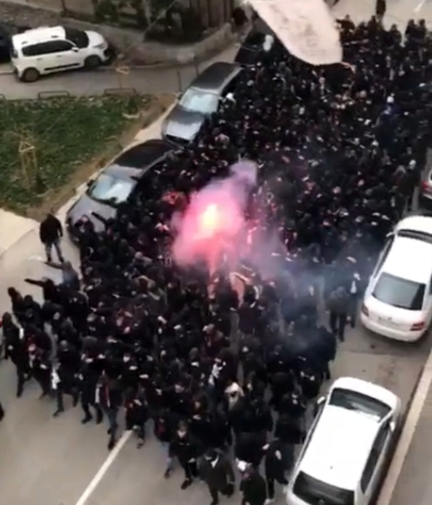 Pripadnici Torcide na ulicama Splita vikali su "Ajmo, ajmo, ustaše" (Foto: Screenshot)