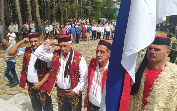 Članovi pjevačke skupine Lička kaldrma i 6. Ličke proleterske brigade Nikola Tesla