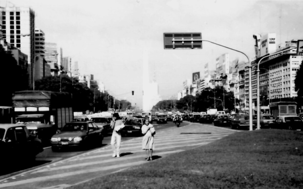 Avenija 9. de Julio: je li doista šira i ljepša od pariških Champs-Élysées? (Foto: Đorđe Ličina)